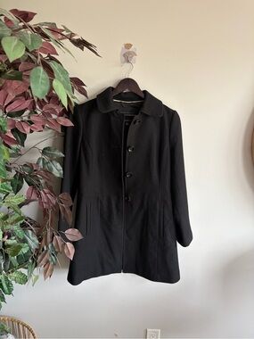 Banana Republic Women's Black Single-Breasted Pea Coat - Timeless Tailored Style